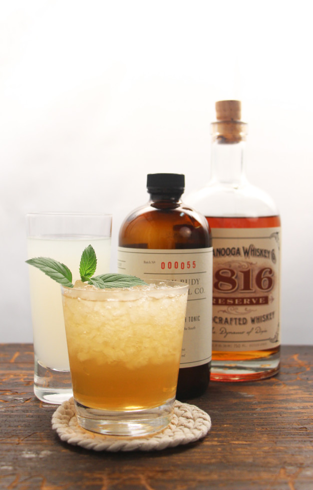 A CHATTANOOGA WHISKEY COCKTAIL 
