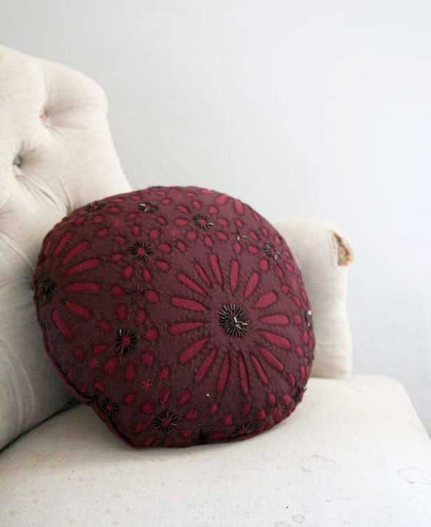DIY ROUND FACETS PILLOW